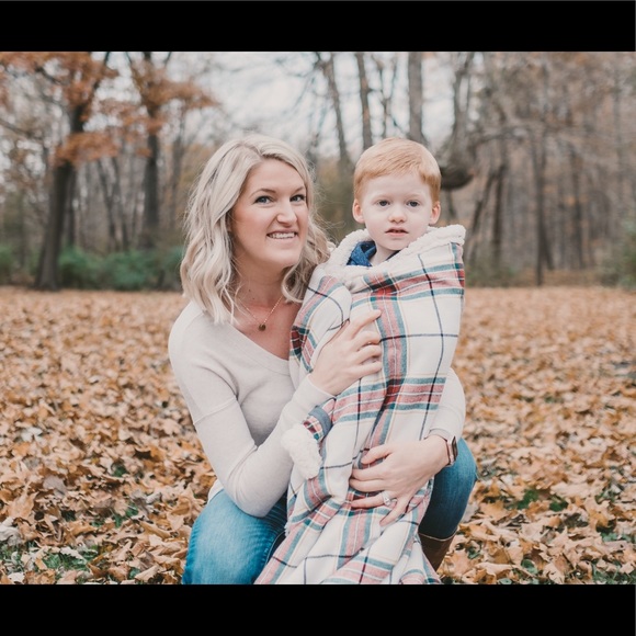 Meet your Posher, Alyssa - Picture 1 of 1